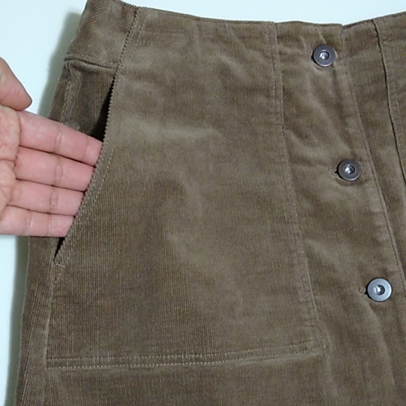 Uniqlo tan corduroy front button skirt - Picture 3 of 8